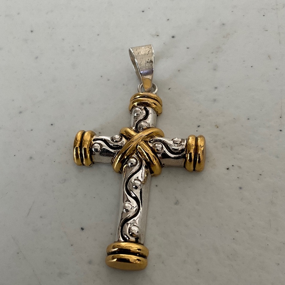 Best Elegant Silver Tone and Gold Tone Cross Pendant Necklace